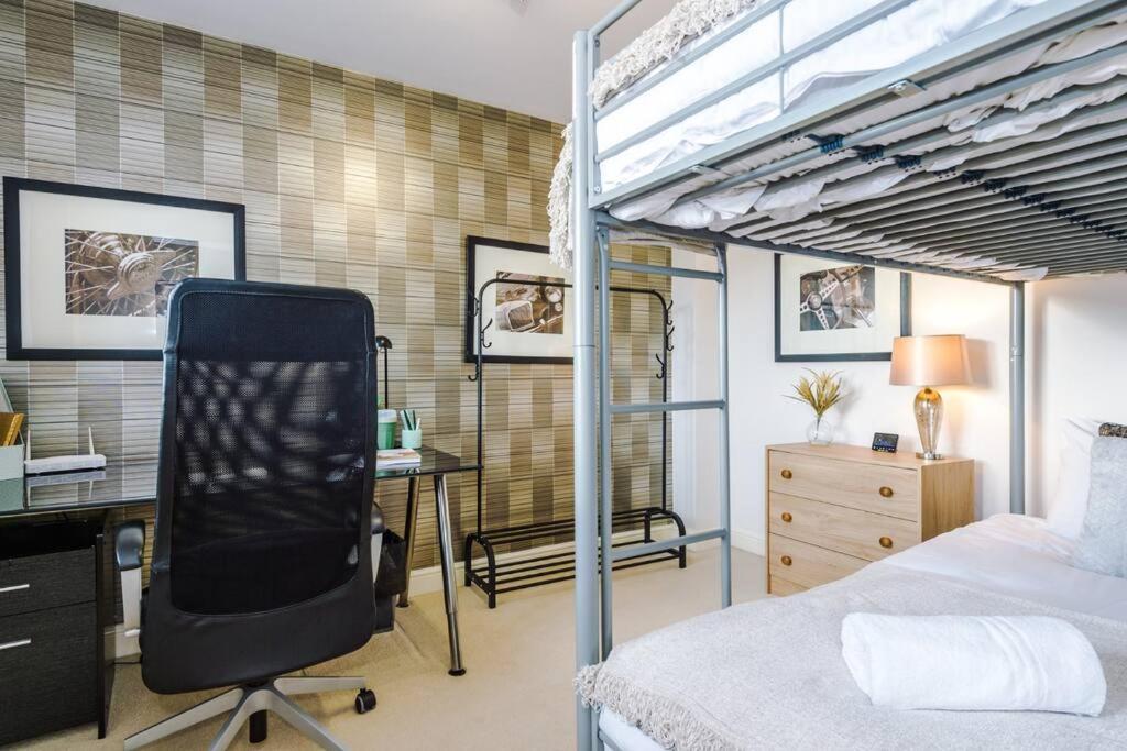 Stylish Townhouse Chester City Centre With Parking Eksteriør billede