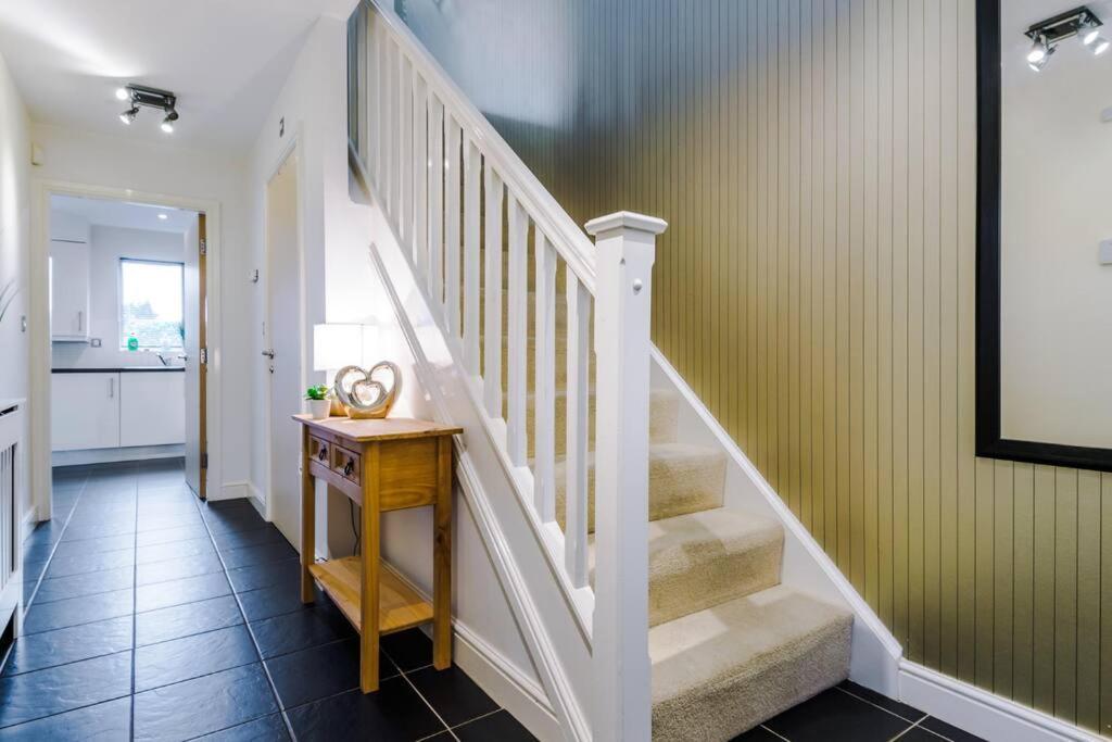 Stylish Townhouse Chester City Centre With Parking Eksteriør billede
