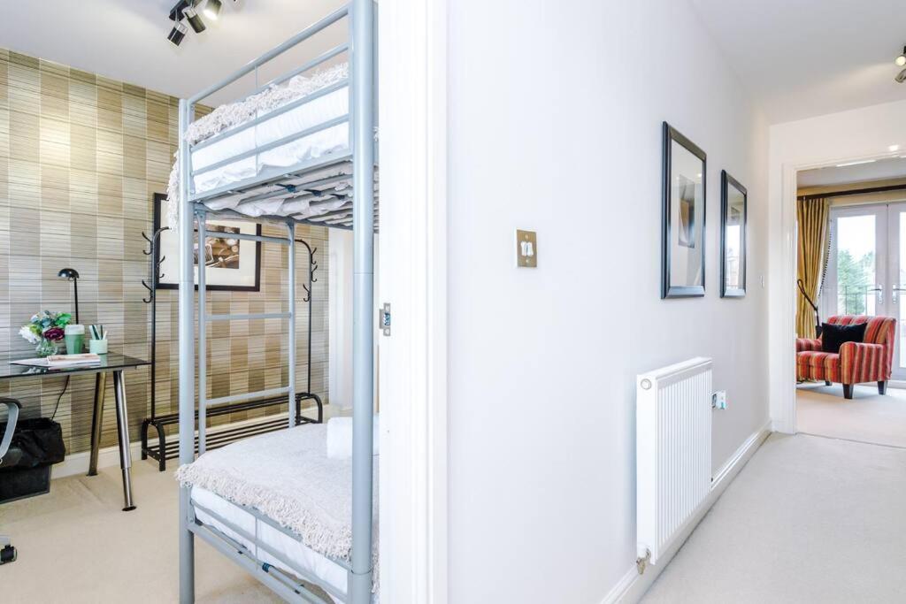 Stylish Townhouse Chester City Centre With Parking Eksteriør billede