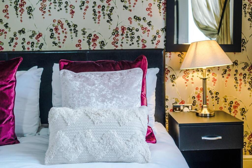 Stylish Townhouse Chester City Centre With Parking Eksteriør billede